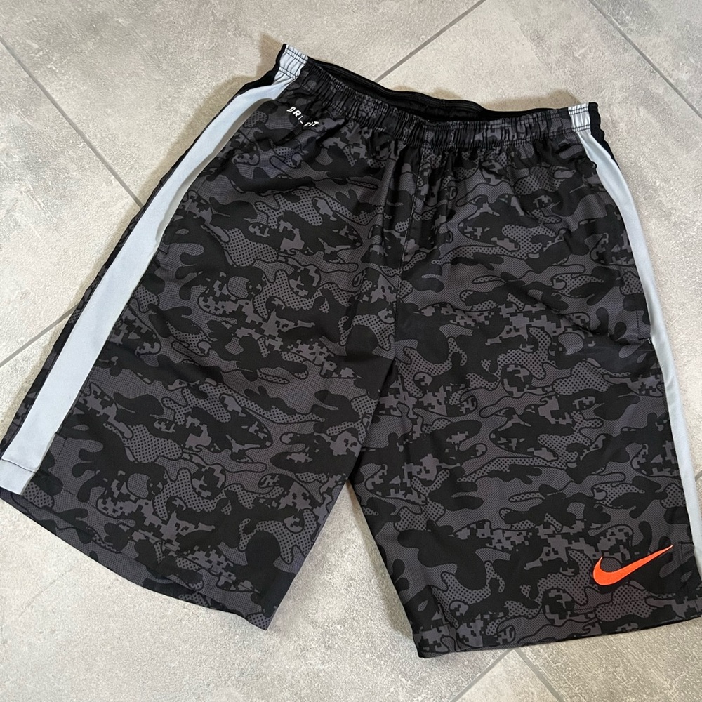 Nike soccer training shorts - with Zipper Pockets - Size Small